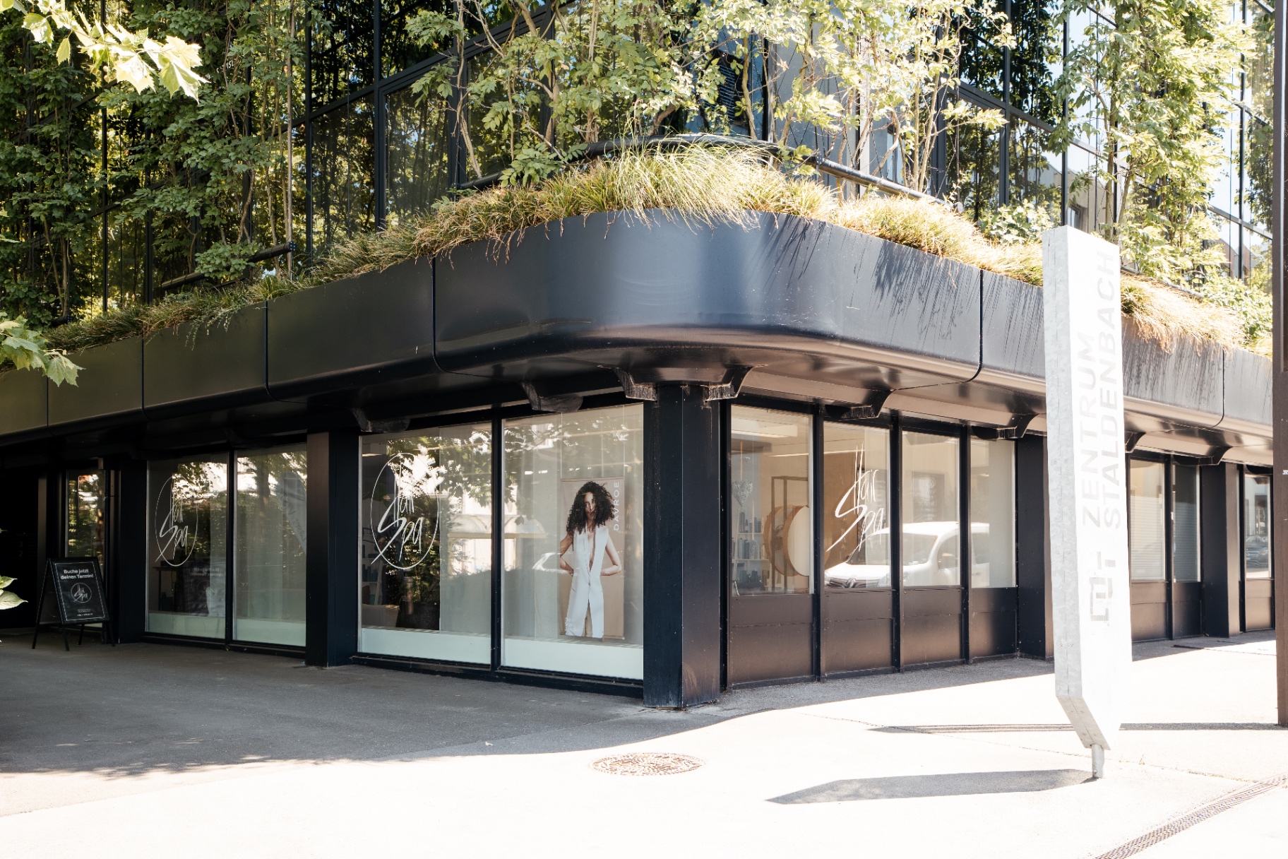 Aussenansicht des Hair Spa im Zentrum Staldenbach, Pfäffikon SZ